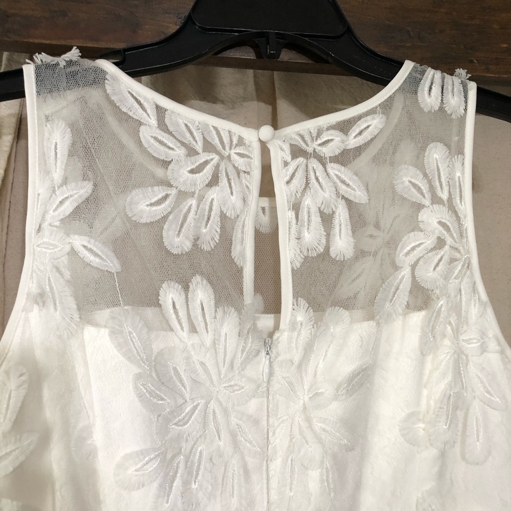 Adrianna Papell White Knee Length Dress Size 10